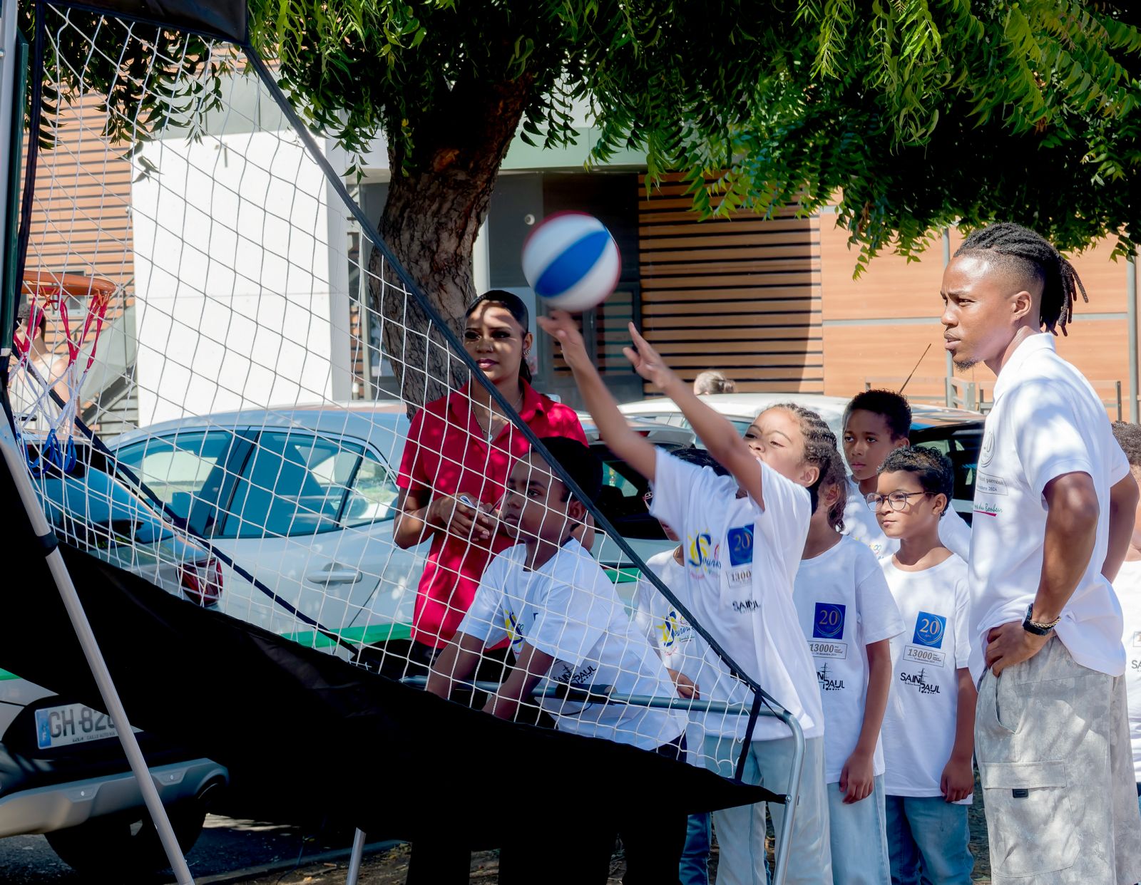 <center>Happy 20ème Anniversaire de 1000 Sourires au McDonald’s de Saint-Louis : les enfants participent à une kermesse avec les créateurs de contenus <br>Ton Cousin Kébèèèh et Bouuhyachaka