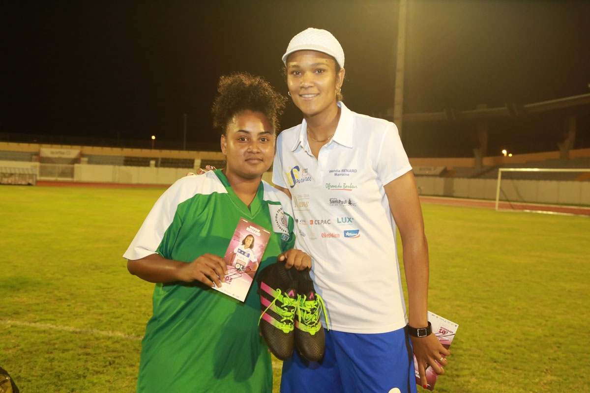 <center>Les saint-pauloises sous le charme <br> de Wendie Renard