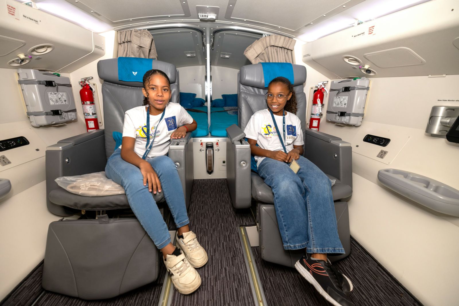  <center>20 ans de 1000 Sourires : Quand les stars du football et du web font rêver les marmailles à bord d’un avion Air Austral