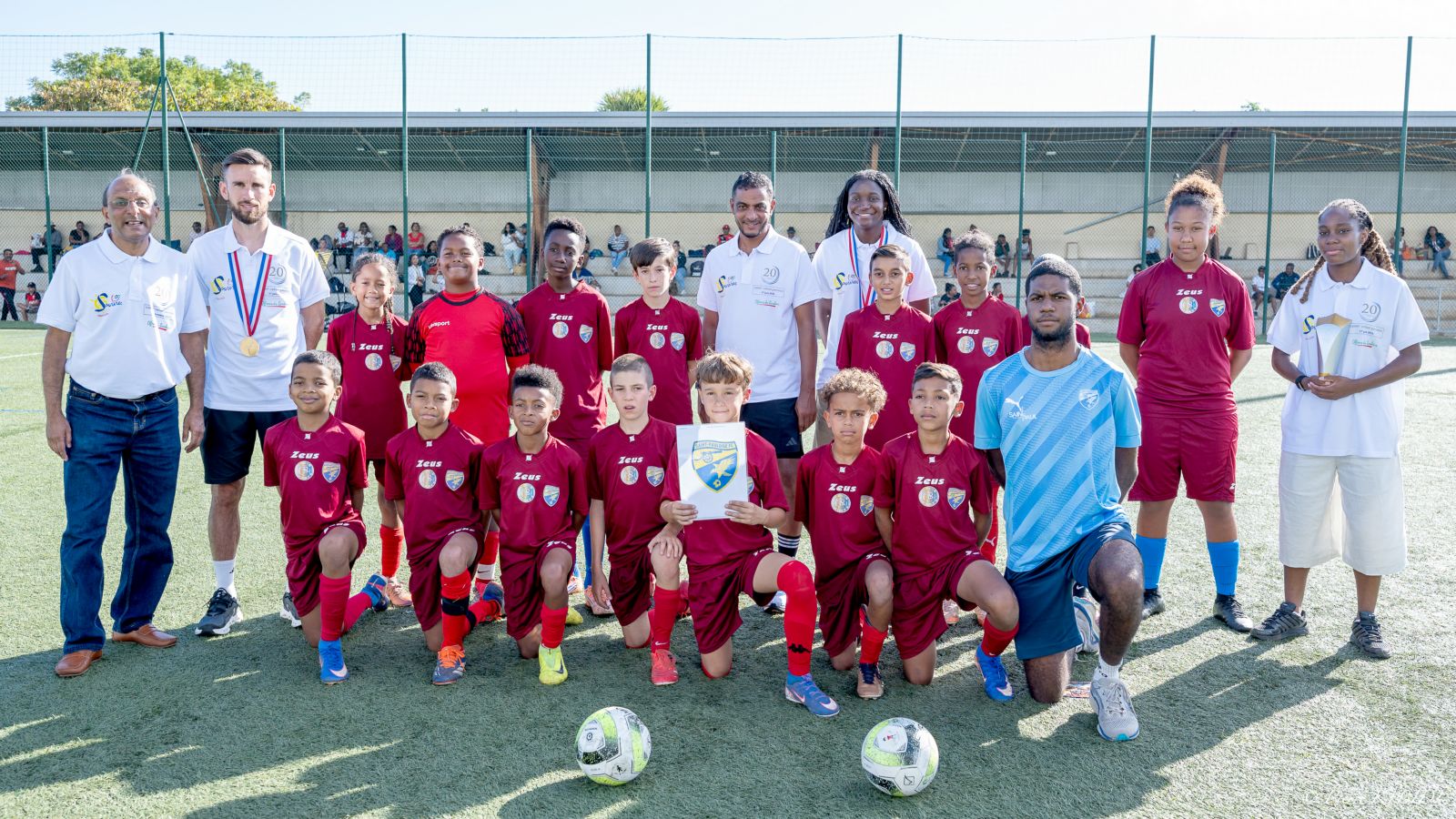  <center> Adrien Thomasson, Thiniba Samoura,Tara Elimbi Gilbert et Fabrice Abriel : quand les marmailles de 1000 Sourires rencontrent les héros du ballon rond 16ème édition de « Foot en VIM »