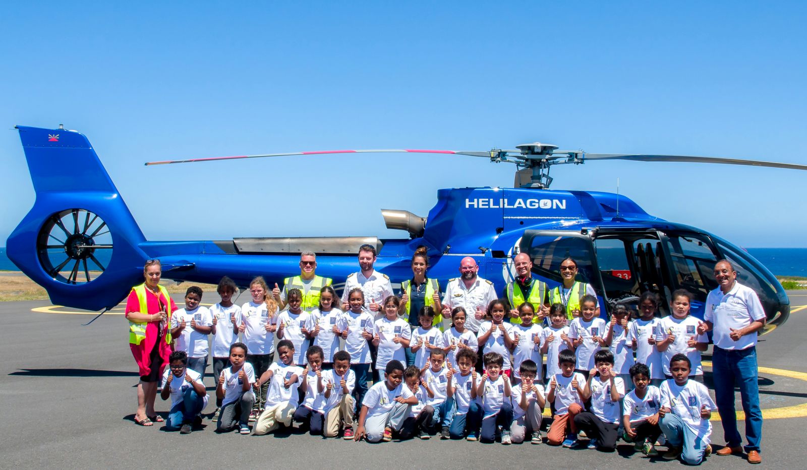 Visite du centre RUN’EVA, de l’aéroport de Pierrefonds et baptême d’hélicoptère :        la riche journée des marmailles de 1000 Sourires !`
