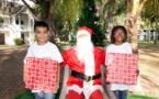 <center>Le Père Noël se met en trois <br> pour gâter les marmailles de 1000 Sourires
