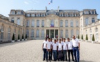 <center>"S'envoler vers le Rêve ..."  <br> Jour 16 : Les petits saint-paulois visitent <br> le Palais de l’Elysée <center>"S'envoler vers le Rêve ..."  <br> Jour 16 : Les petits saint-paulois visitent <br> le Palais de l’Elysée