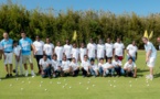 <center>Les marmailles de 1000 Sourires<br> sur le “green” du Golf du Bassin Bleu<br> avec le golfeur professionnel réunionnais <br>Christian Verrougstraete