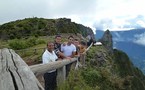 <center>Les Elèves Officiers étrangers du Dixmude  <BR>découvrent la Réunion<br> avec l'Association  1000 Sourires