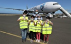 <center>Pour Noël, Air Austral ouvre les portes <BR> de son Boeing 777 <br>aux enfants de 1000 Sourires