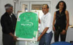 <center> Wendie Renard offre son maillot <br>au Maire de Saint-Paul
