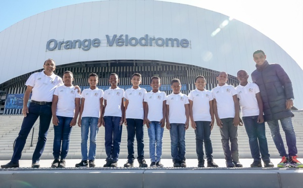 <center>"S'envoler vers le Rêve ..."  <br> Jour 7: Les marmailles reçus en VIM<br> par l’OM et l’OL ....