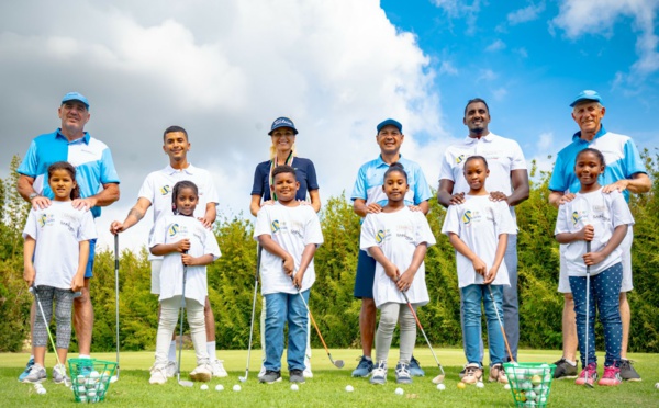 <CENTER>Les marmailles de 1000 Sourires swinguent <br>en compagnie de Vadrame Clair et Mickaël Pouvin