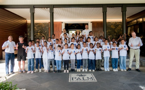  <center>Caméras, montages et fond vert : les marmailles de 1000 Sourires s'initient à la création de contenus au Palm Hôtel &amp; Spa