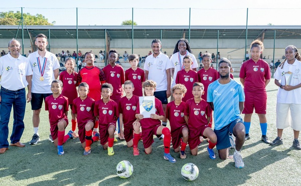  <center> Adrien Thomasson, Thiniba Samoura,Tara Elimbi Gilbert et Fabrice Abriel : quand les marmailles de 1000 Sourires rencontrent les héros du ballon rond 16ème édition de « Foot en VIM »